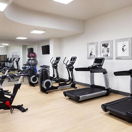 Delta Hotels By Marriott Edmonton Centre Suites Экстерьер фото