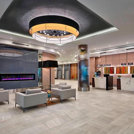Delta Hotels By Marriott Edmonton Centre Suites Экстерьер фото