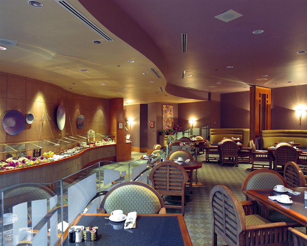 Delta Hotels By Marriott Edmonton Centre Suites Экстерьер фото