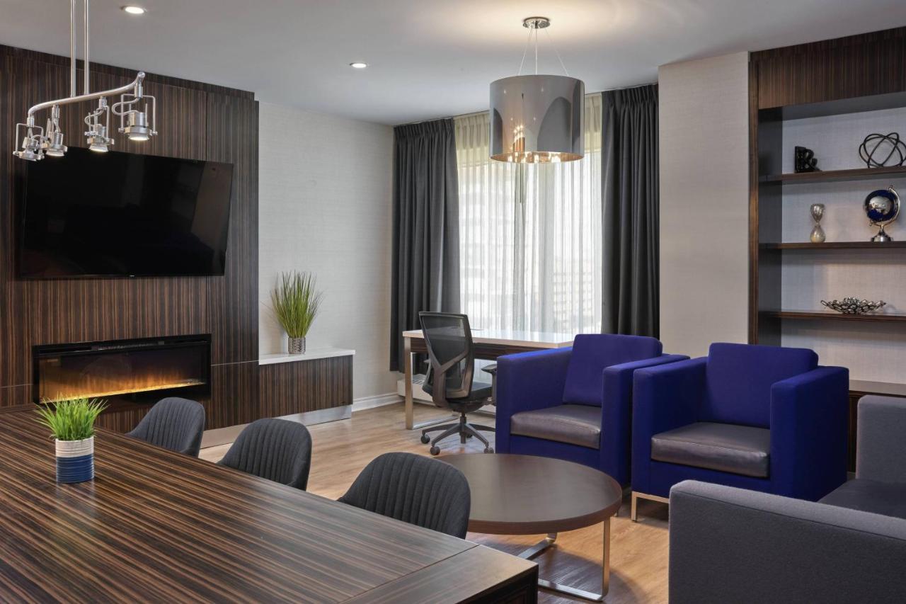 Delta Hotels By Marriott Edmonton Centre Suites Экстерьер фото