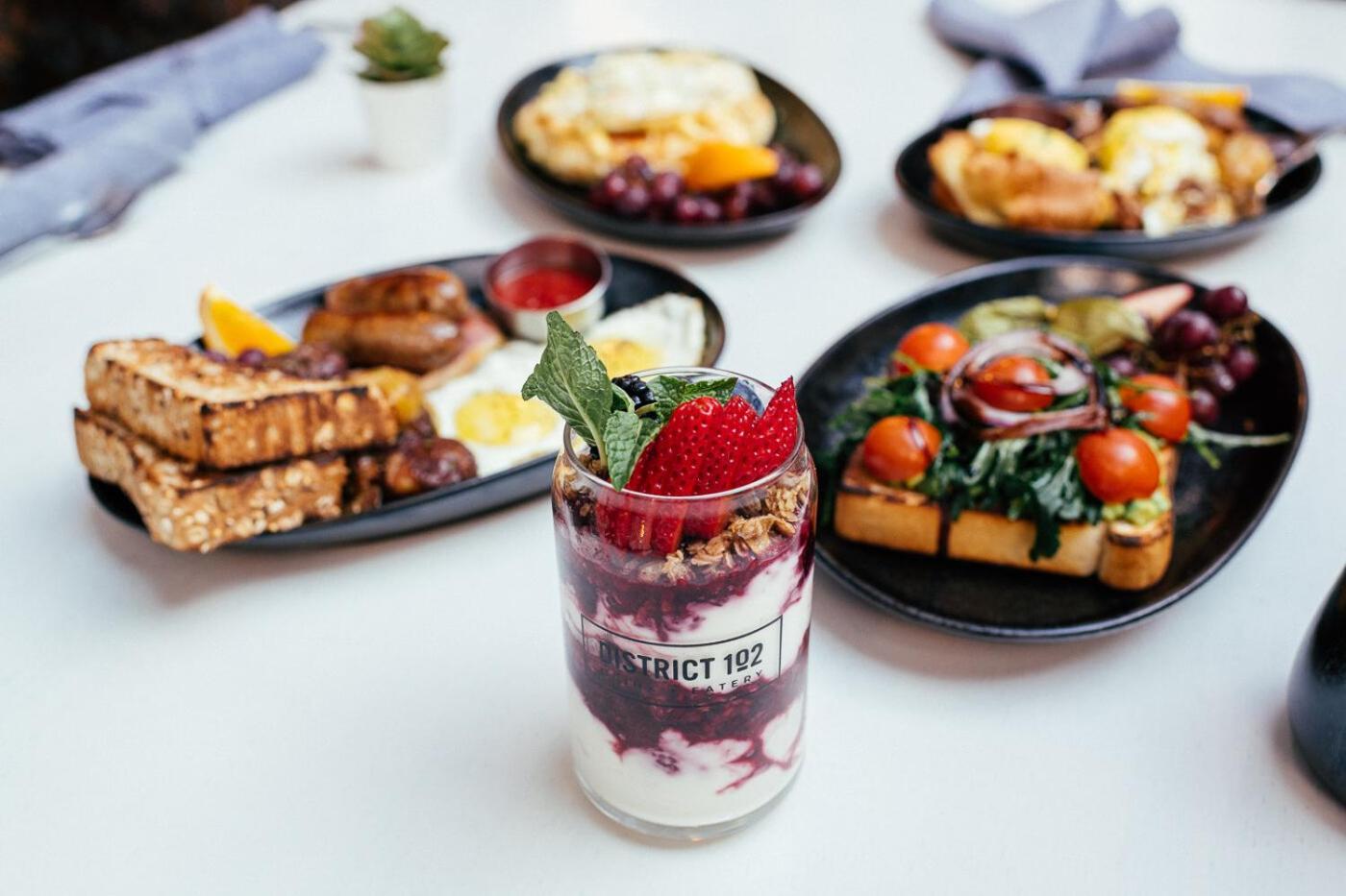Delta Hotels By Marriott Edmonton Centre Suites Экстерьер фото