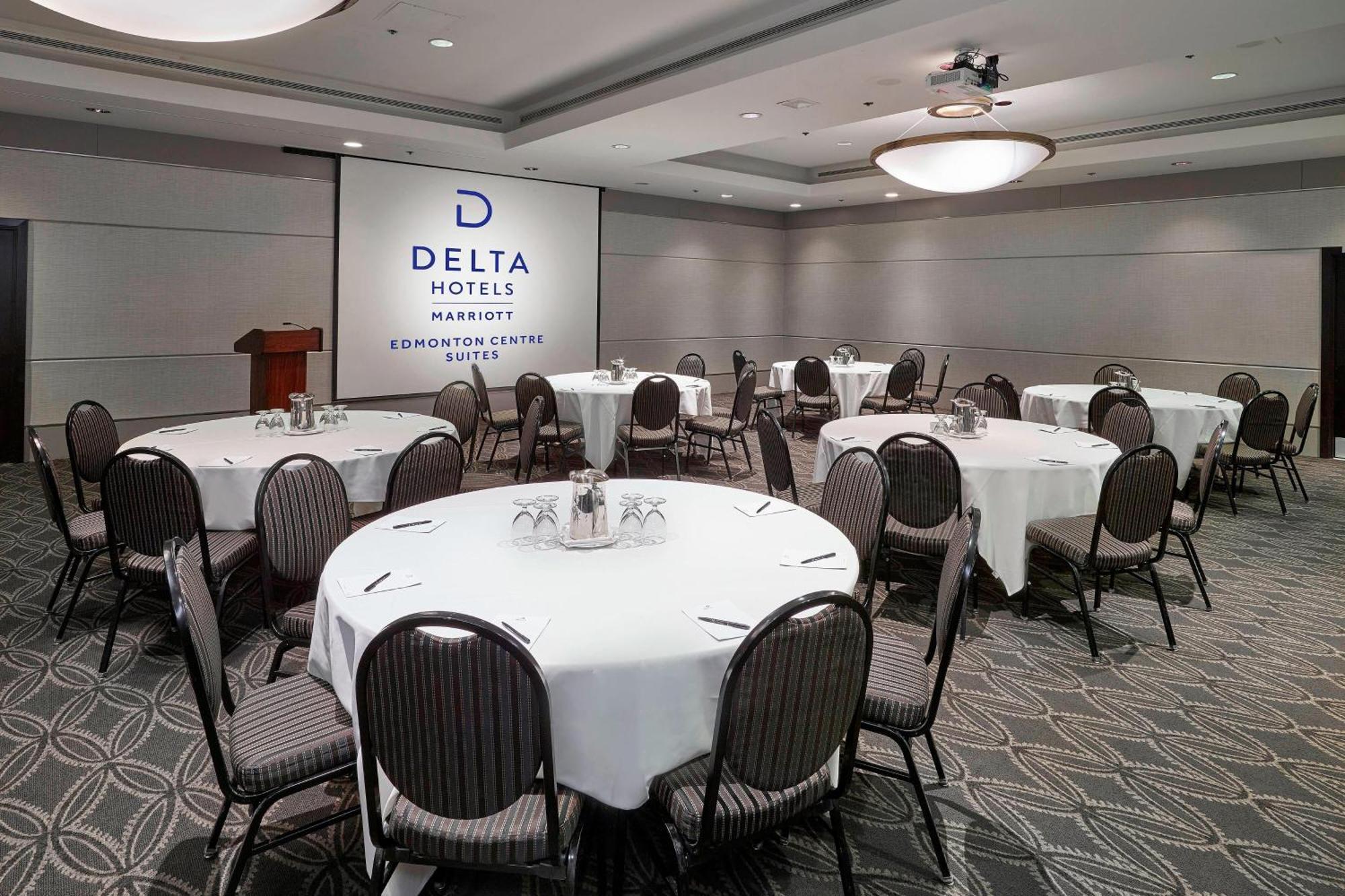 Delta Hotels By Marriott Edmonton Centre Suites Экстерьер фото