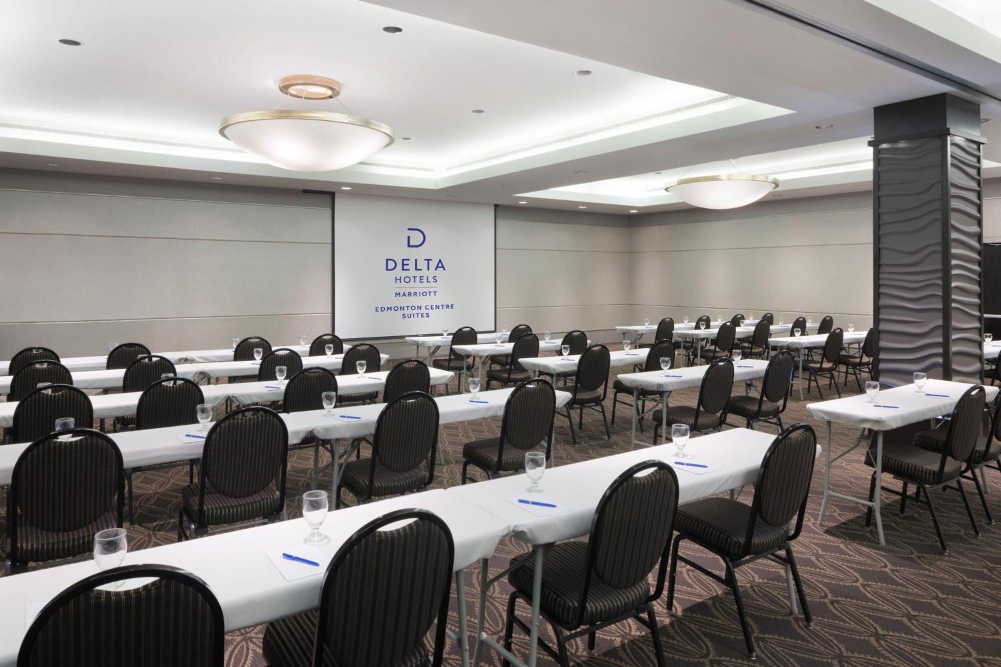 Delta Hotels By Marriott Edmonton Centre Suites Экстерьер фото