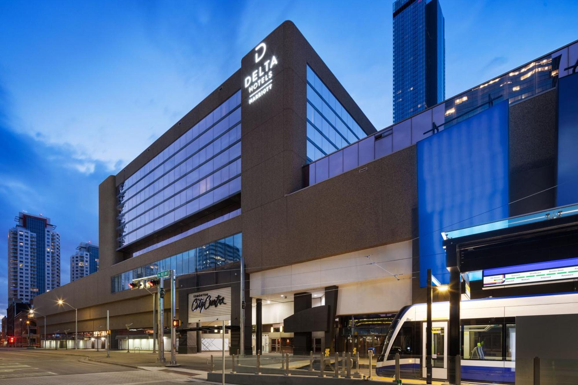 Delta Hotels By Marriott Edmonton Centre Suites Экстерьер фото