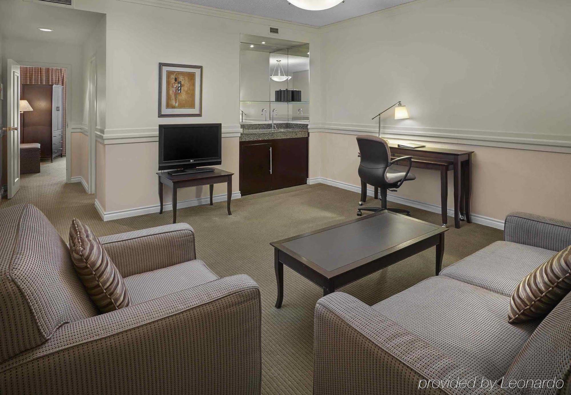 Delta Hotels By Marriott Edmonton Centre Suites Экстерьер фото