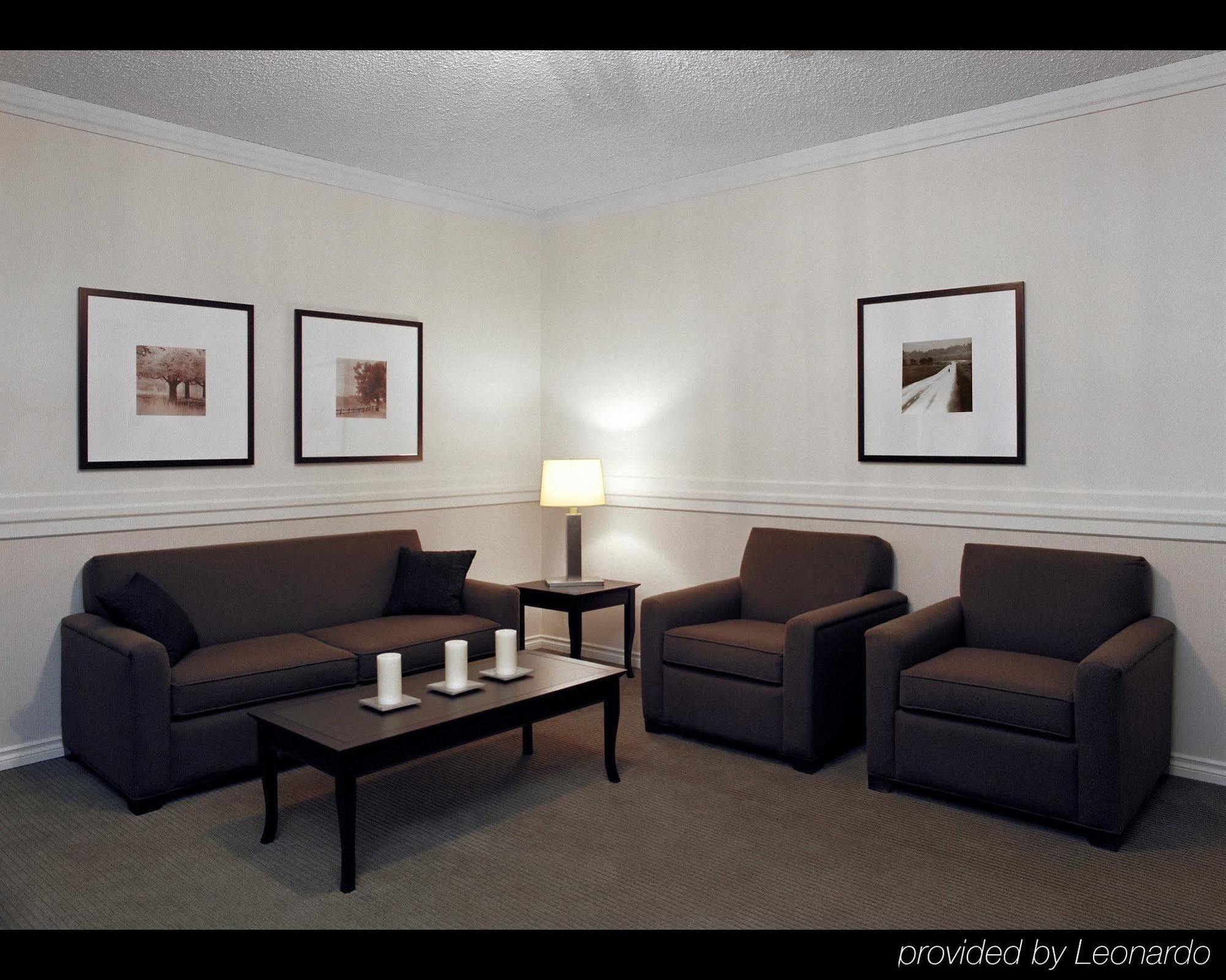 Delta Hotels By Marriott Edmonton Centre Suites Экстерьер фото