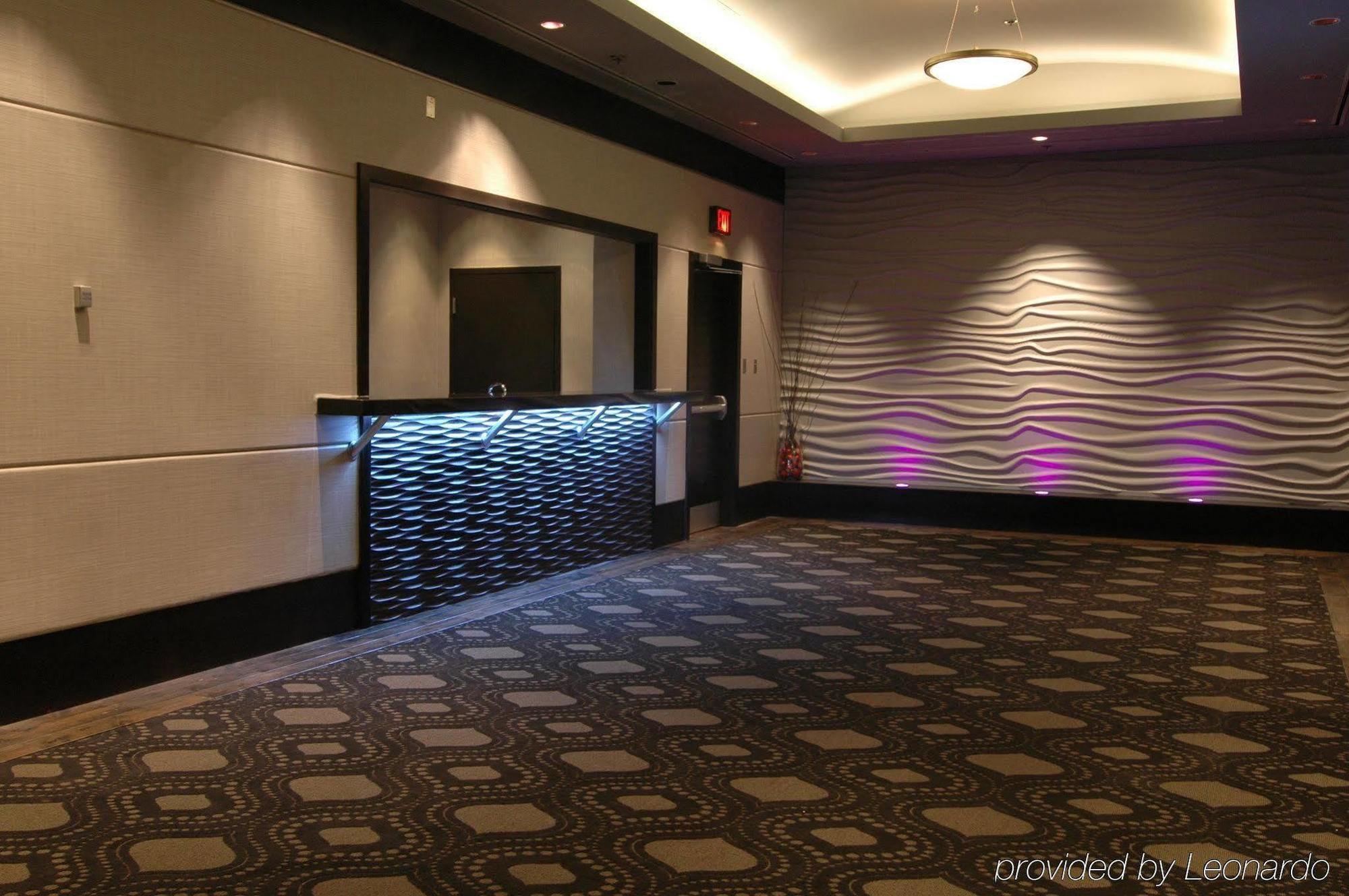 Delta Hotels By Marriott Edmonton Centre Suites Экстерьер фото