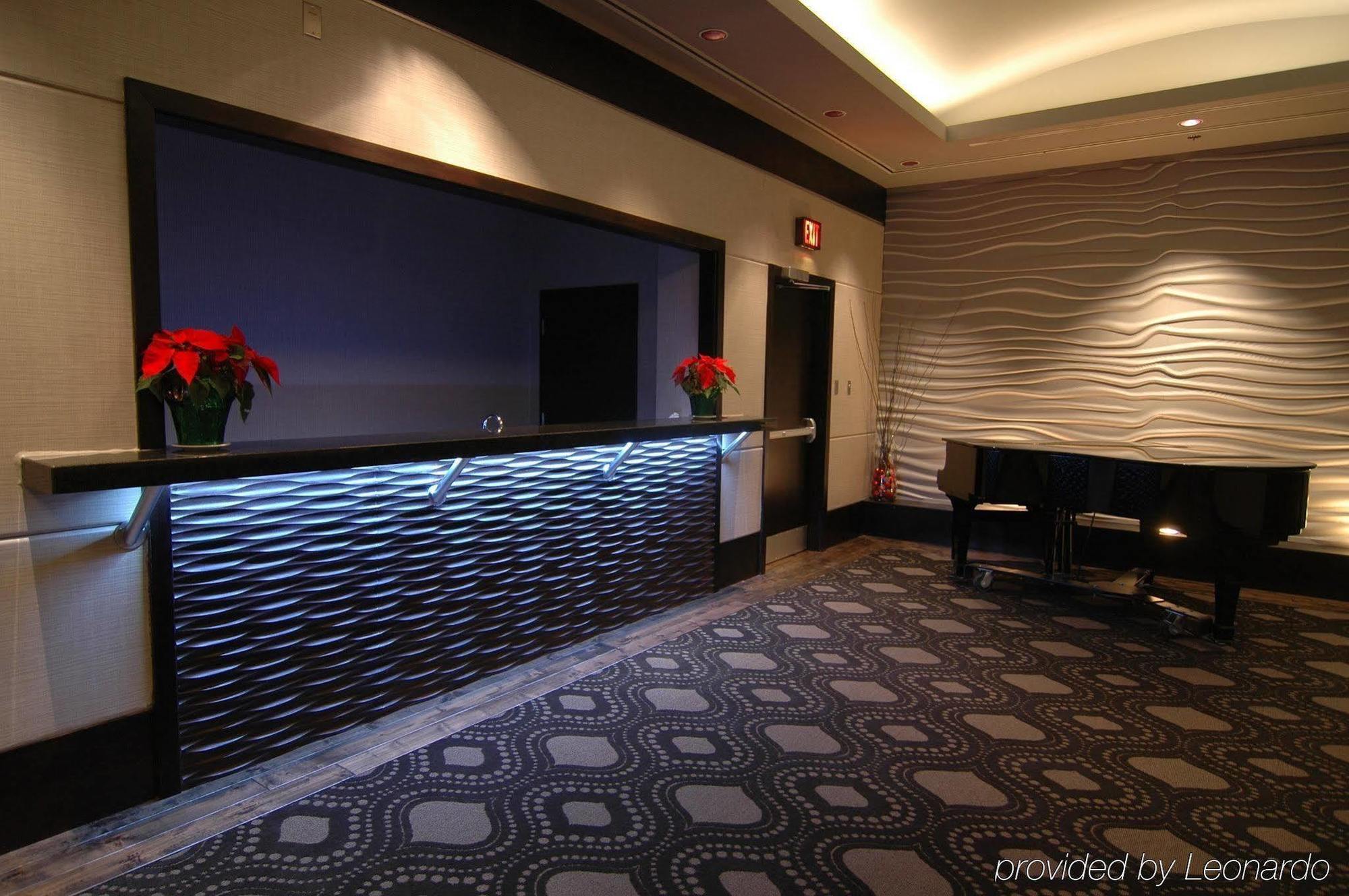 Delta Hotels By Marriott Edmonton Centre Suites Экстерьер фото